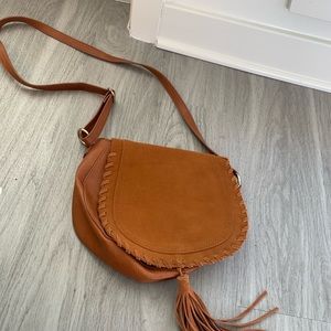 Brown boho suede shoulder bag wjth tassel